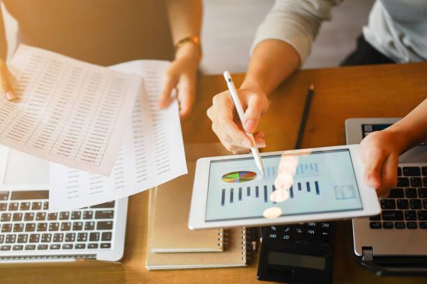 close up group of businessman use stylus pen for explaining dashboard about company's profit monthly on tablet and businesswoman holding report paper for collaborate work at meeting event , business finance concept close up group of businessman use stylus pen for explaining dashboard about company's profit monthly on tablet and businesswoman holding report paper for collaborate work at meeting event , business finance concept comparing quotes stock pictures, royalty-free photos & images