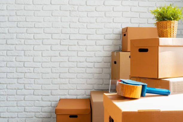 Close up of moving carton boxes in an empty room Close up of moving carton boxes in an empty room moving truck stock pictures, royalty-free photos & images