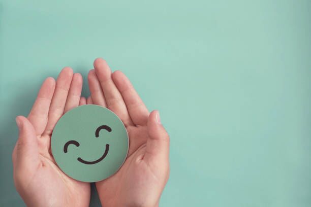 Hands holding green happy smile face paper cut, good feedback rating and positive customer review, experience, satisfaction survey ,mental health assessment, child wellness,world mental health day concept Hands holding green happy smile face paper cut, good feedback rating and positive customer review, experience, satisfaction survey ,mental health assessment, child wellness,world mental health day concept customer feedback stock pictures, royalty-free photos & images