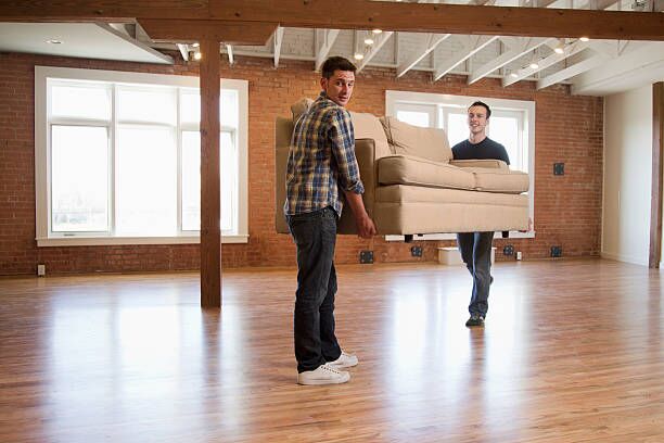 Young man moving into new loft apartment Young man moving into new loft apartment apartment movers Dallas stock pictures, royalty-free photos & images