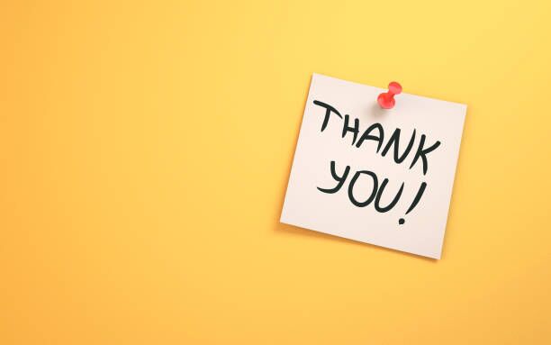 Thank You Lettering Written on Note Paper Sitting on Yellow Background 3d Render Thank You Lettering Written on Note Paper Sitting on Yellow Background, Help and Solidarity Concept, Note paper with Red Thumbtack (Close Up) thank you stock pictures, royalty-free photos & images