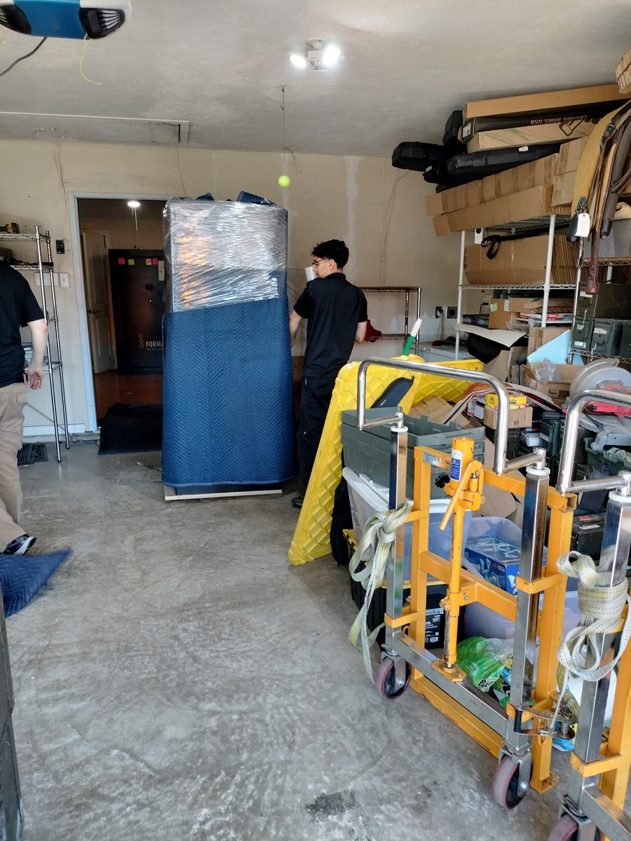 Moving Company Guys crew on a job in Flat Creek Drive, 75080 — Richardson, TX