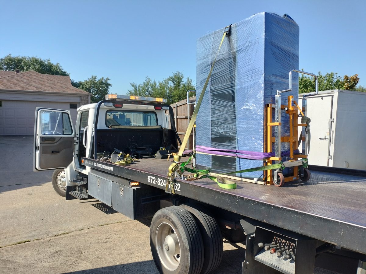 Moving Company Guys crew loading a Dallas to San Antonio move near Reeves Street